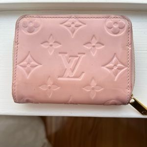 Baby pink patent leather Louis Vuitton zippy wallet